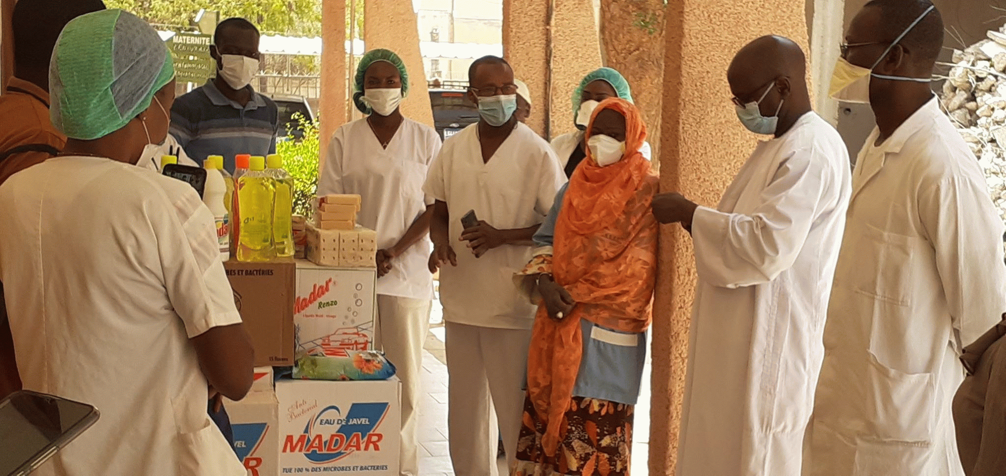 L’amicale des travailleurs du CHRASML et les jeunes volontaires ‘STOP Coronavirus’ s’engagent dans la lutte.